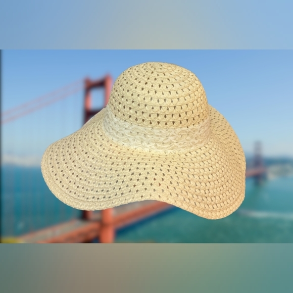 EUC fair straw toned wide brim white 2 inch wide lace around base extra floppy - Picture 4 of 7